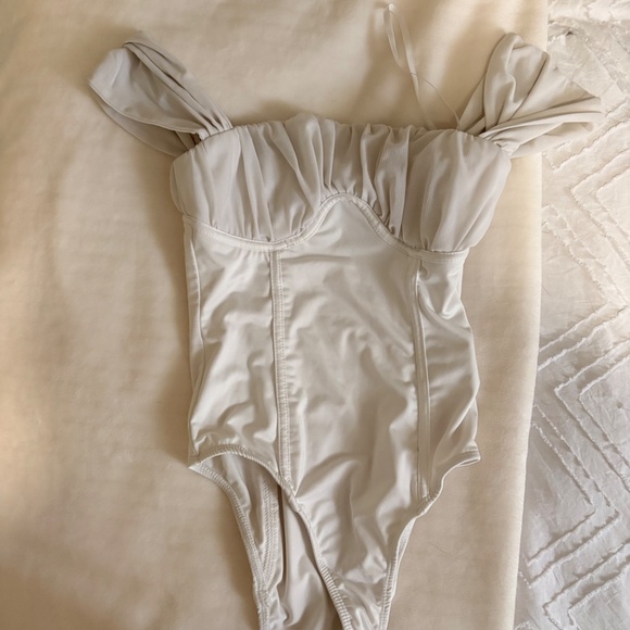 SOLD Garage Aritzia and Princess Polly tops - Picture 2 of 10